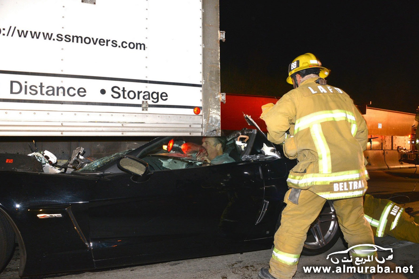 "بالصور" نجاة سائق سيارة كورفيت بأعجوبة من حادث تصادم مروع Corvette Z06 7